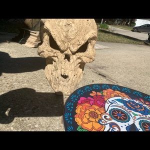Skull statue and day of the dead plate